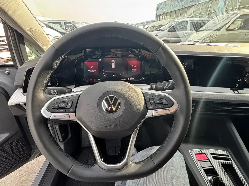 Volkswagen Golf 2023 из CN, фото 10