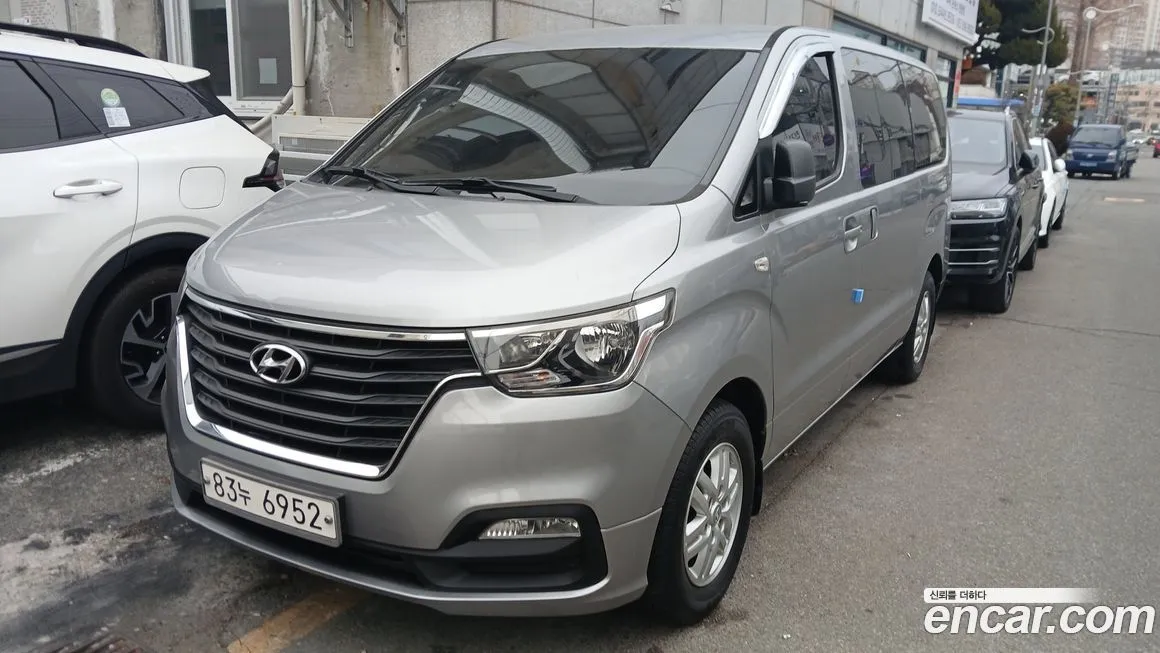 Hyundai Starex — фото 1