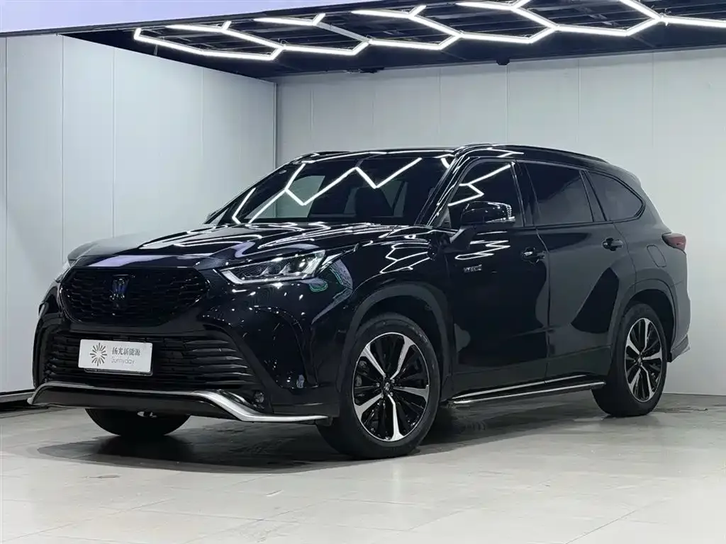 Toyota Crown Kluger 2024 из CN, фото 1