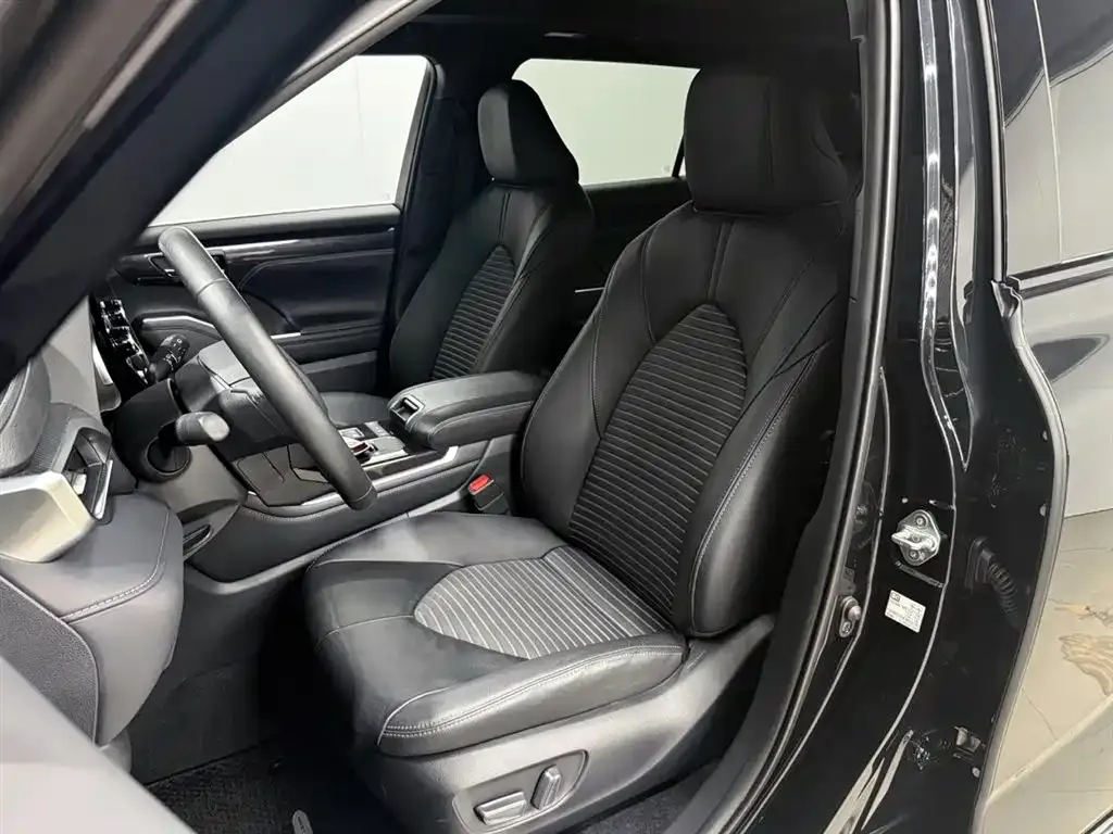 Toyota Crown Kluger 2024 из CN, фото 7