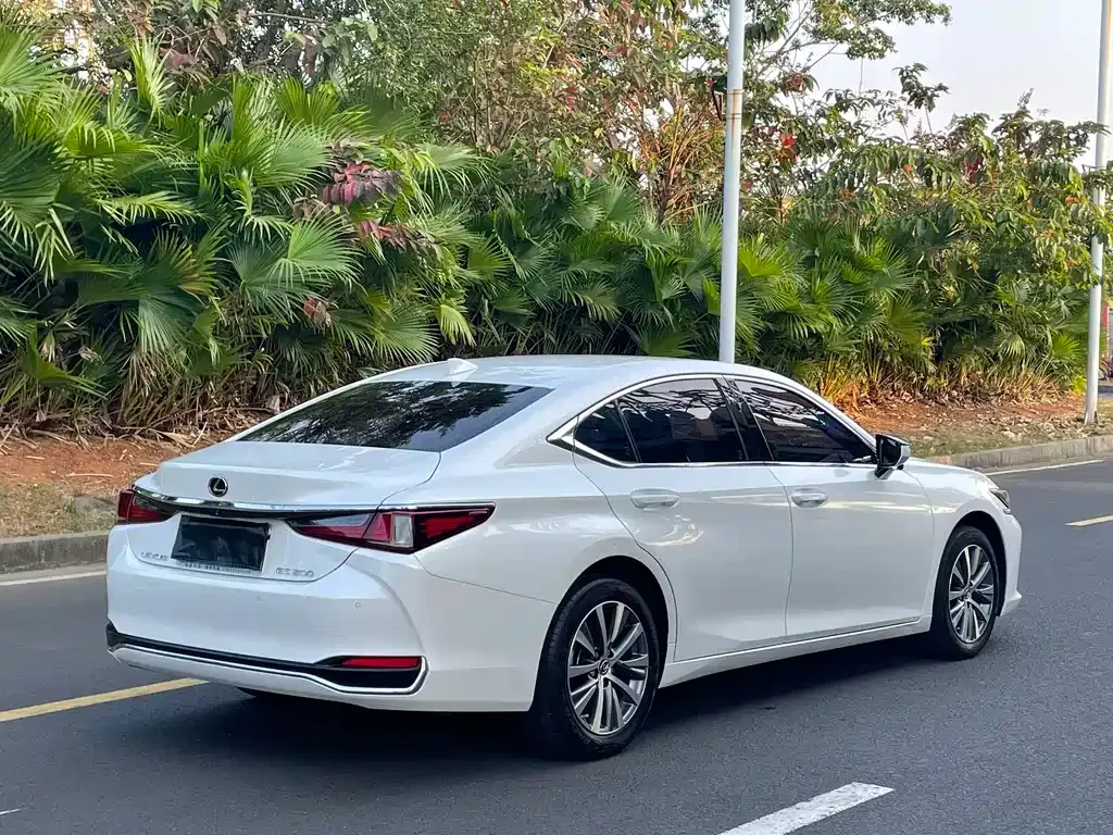 Lexus ES — фото 3
