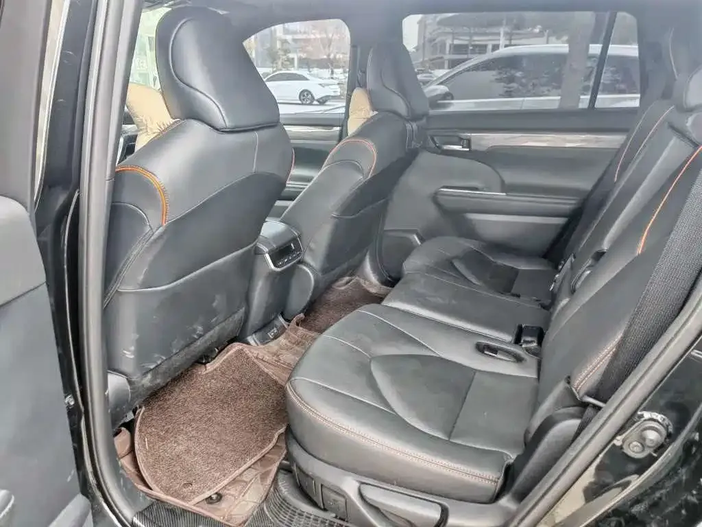 Toyota Crown Kluger 2025 из CN, фото 4