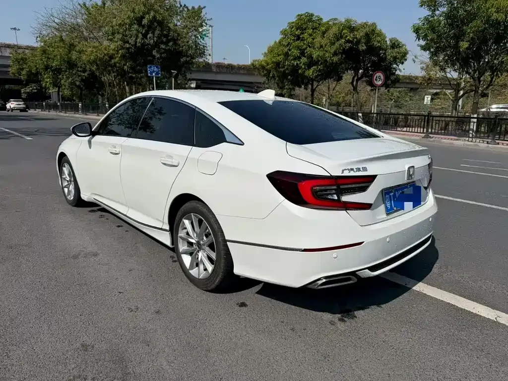 Honda Accord — фото 8