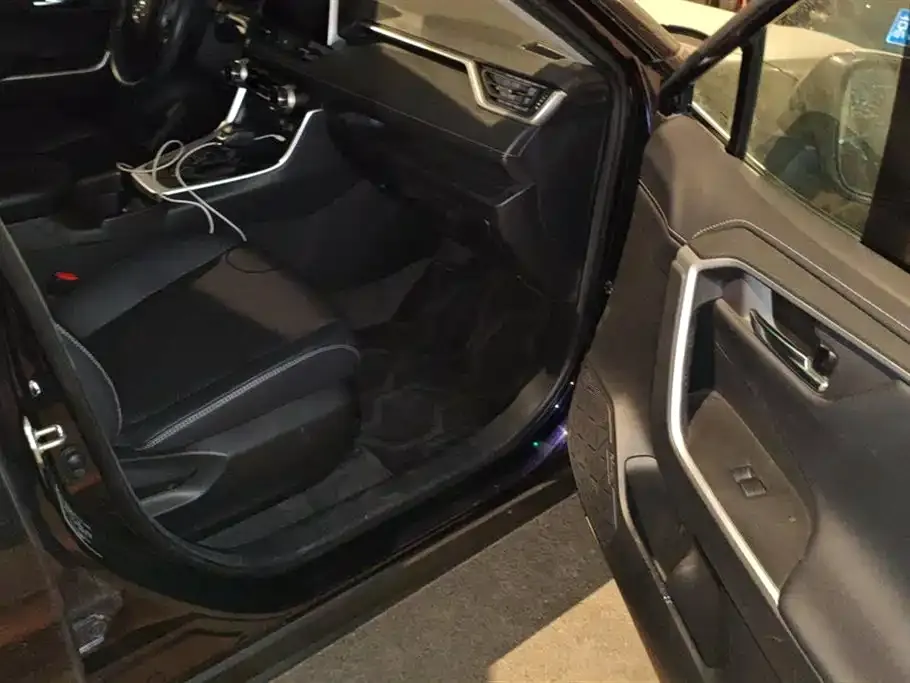 Toyota RAV4 2022 из CN, фото 3
