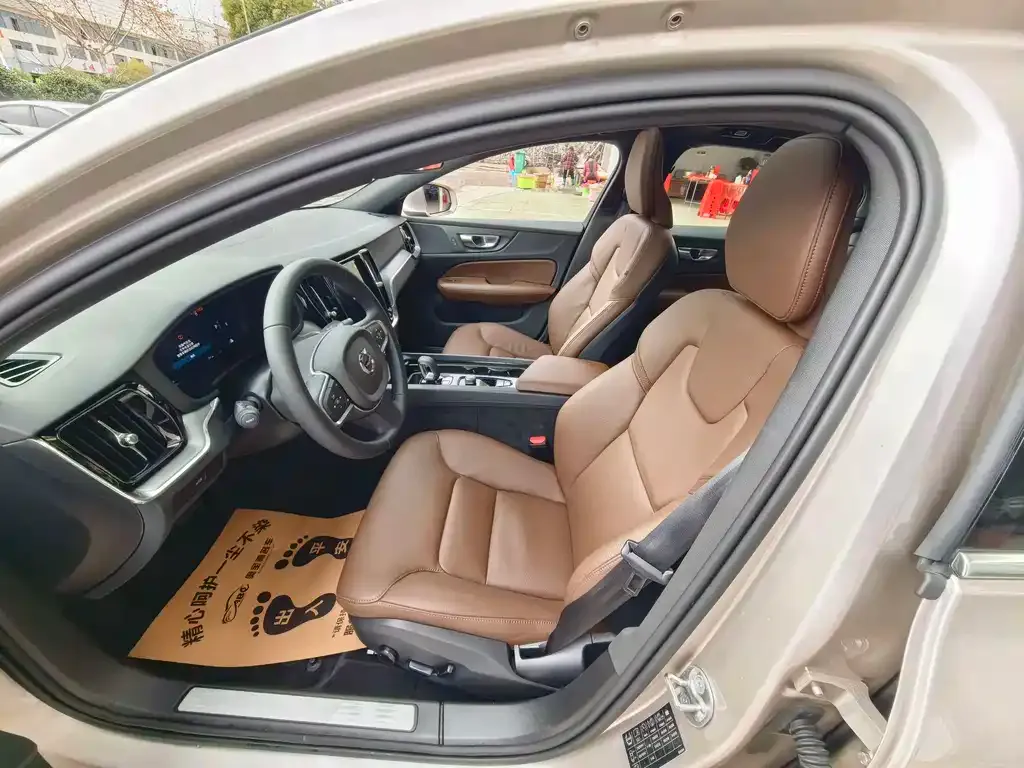 Volvo S60 2025 из CN, фото 5