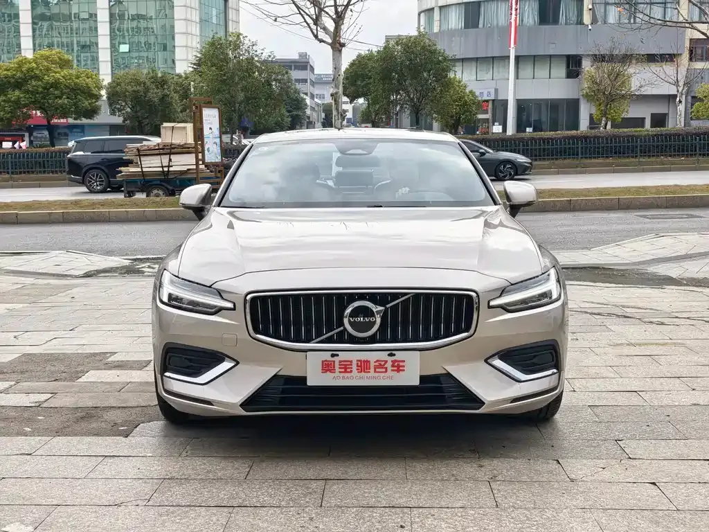 Volvo S60 2025 из CN, фото 8