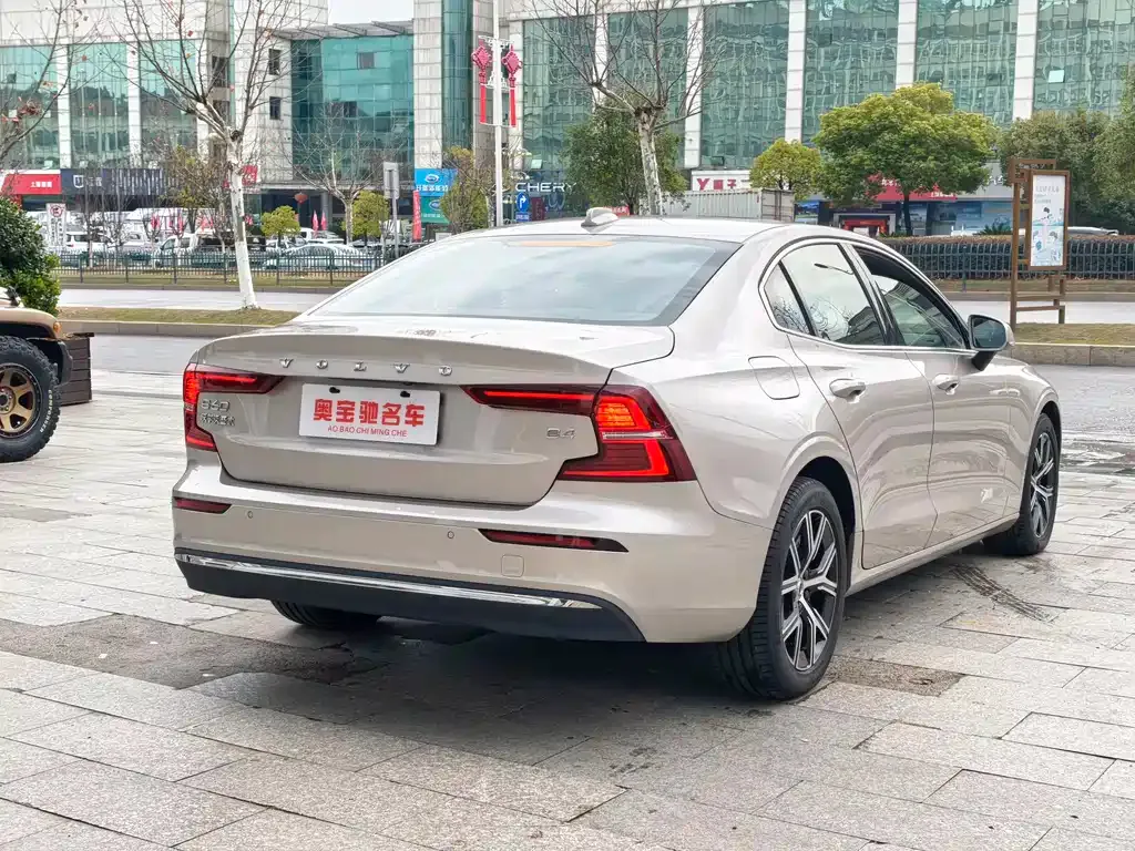 Volvo S60 2025 из CN, фото 6