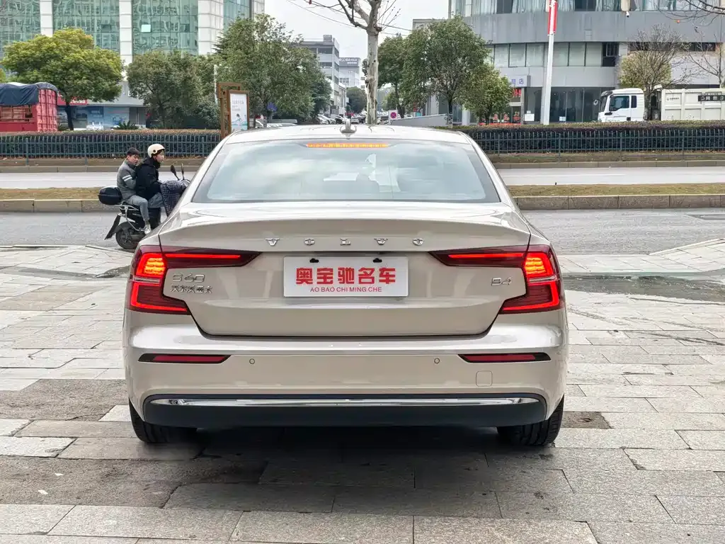 Volvo S60 2025 из CN, фото 7