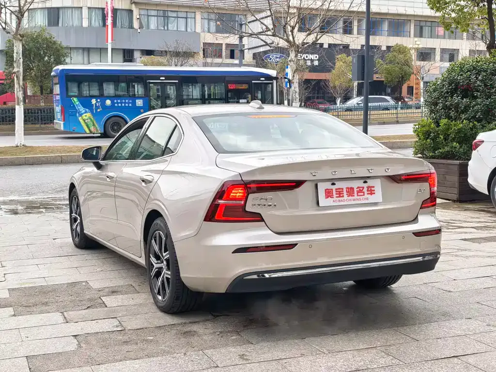 Volvo S60 2025 из CN, фото 10