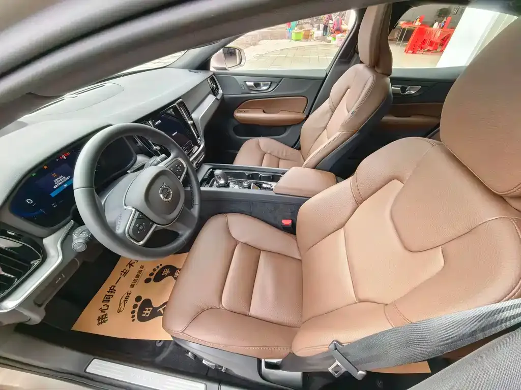 Volvo S60 2025 из CN, фото 3