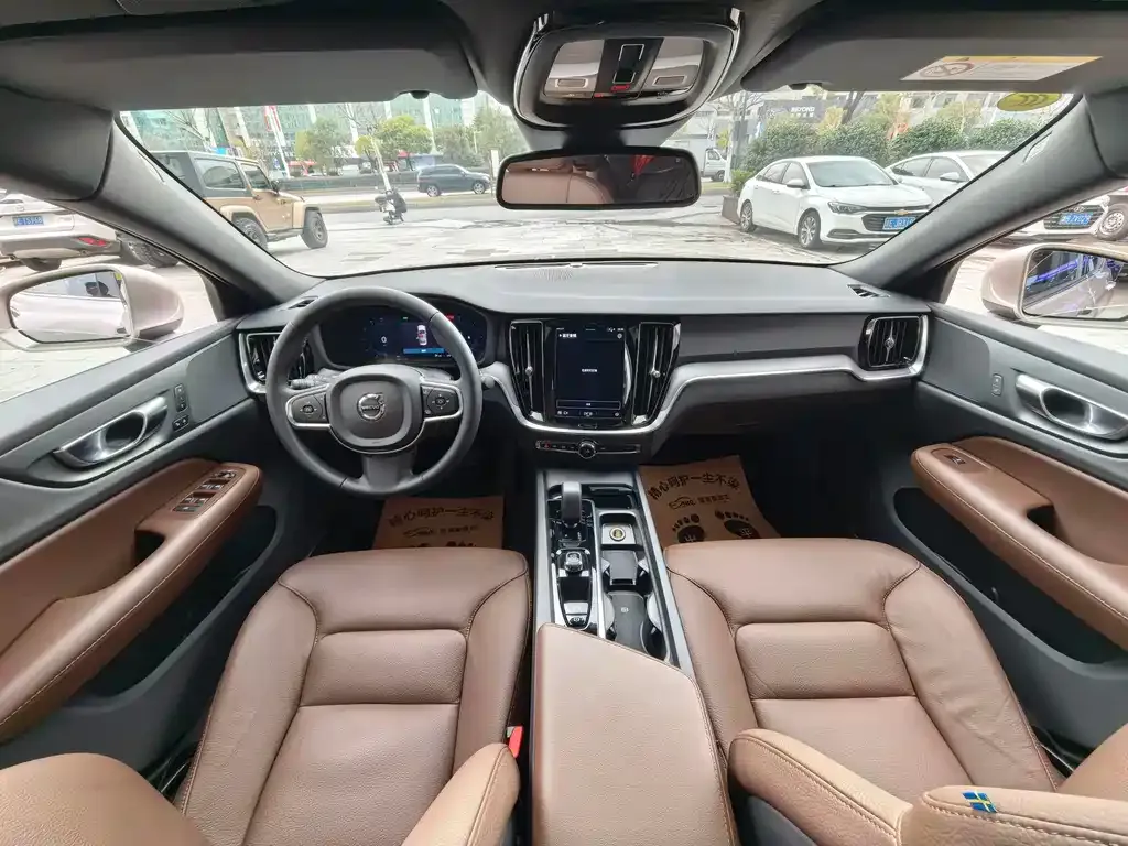 Volvo S60 2025 из CN, фото 2