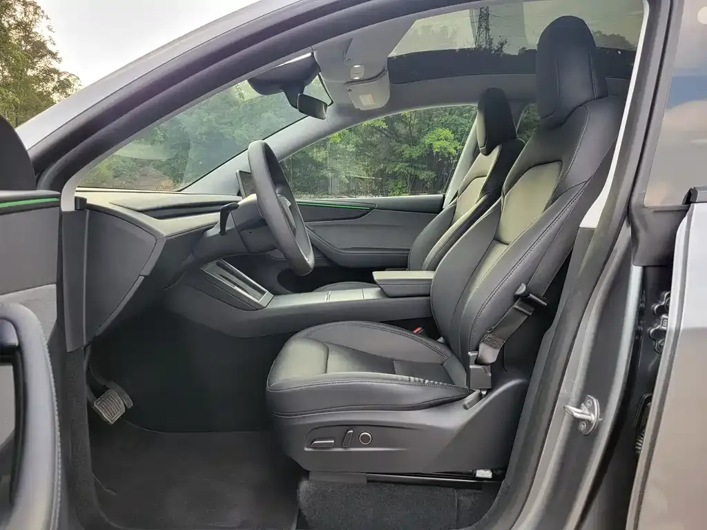 Tesla Model Y — фото 8