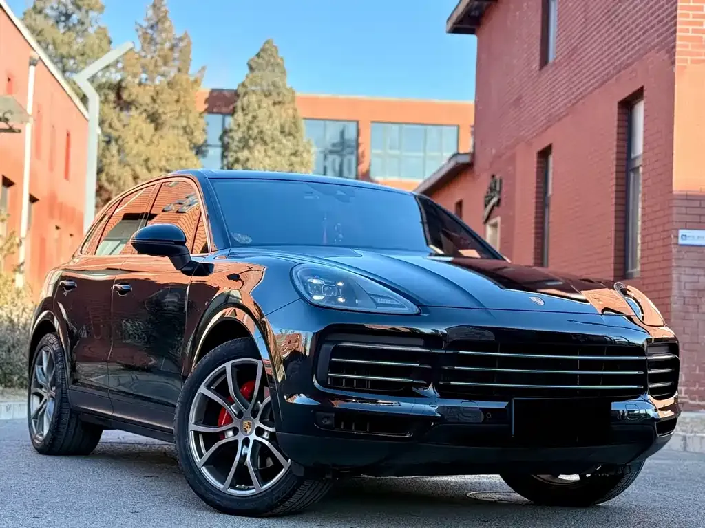 Porsche Cayenne — фото 1