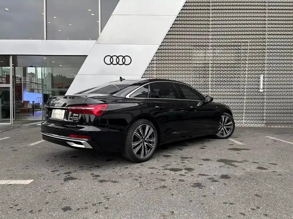 Audi A6L — фото 9