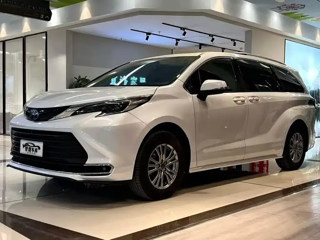 Toyota Sienna 2022 из CN, фото 1