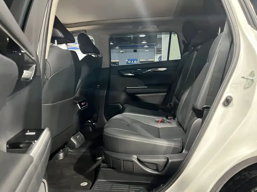 Toyota Highlander — фото 2