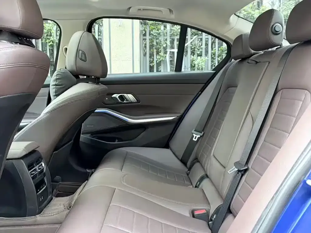 BMW 3 Series 2021 из CN, фото 9
