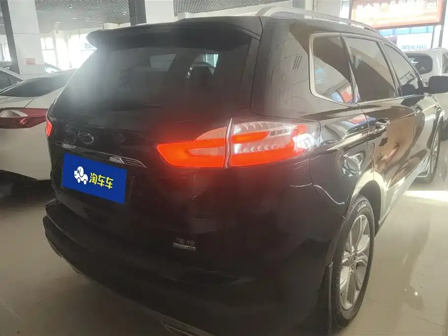 Ford Edge — фото 10