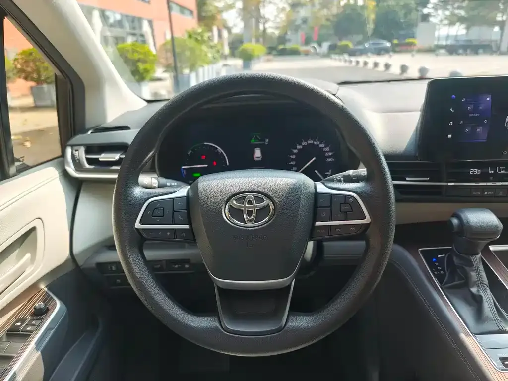 Toyota Granvia 2025 из CN, фото 4