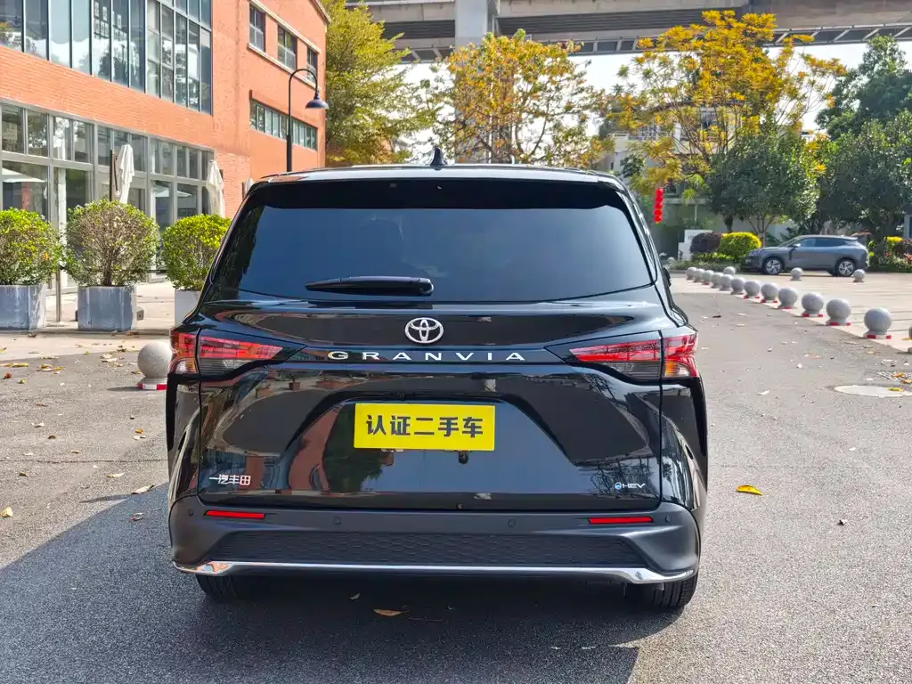 Toyota Granvia 2025 из CN, фото 3