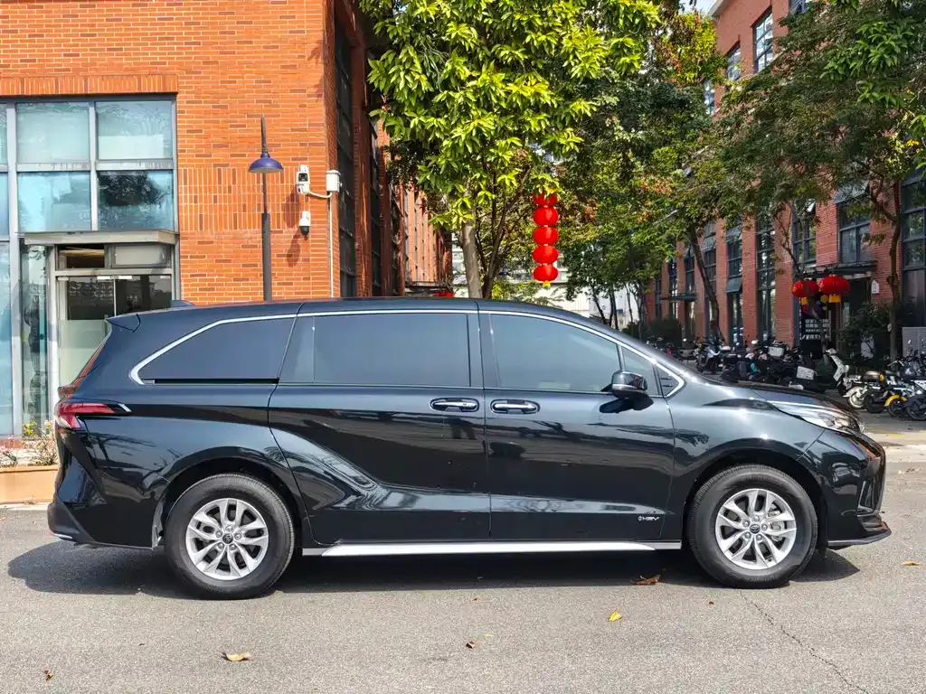Toyota Granvia 2025 из CN, фото 9