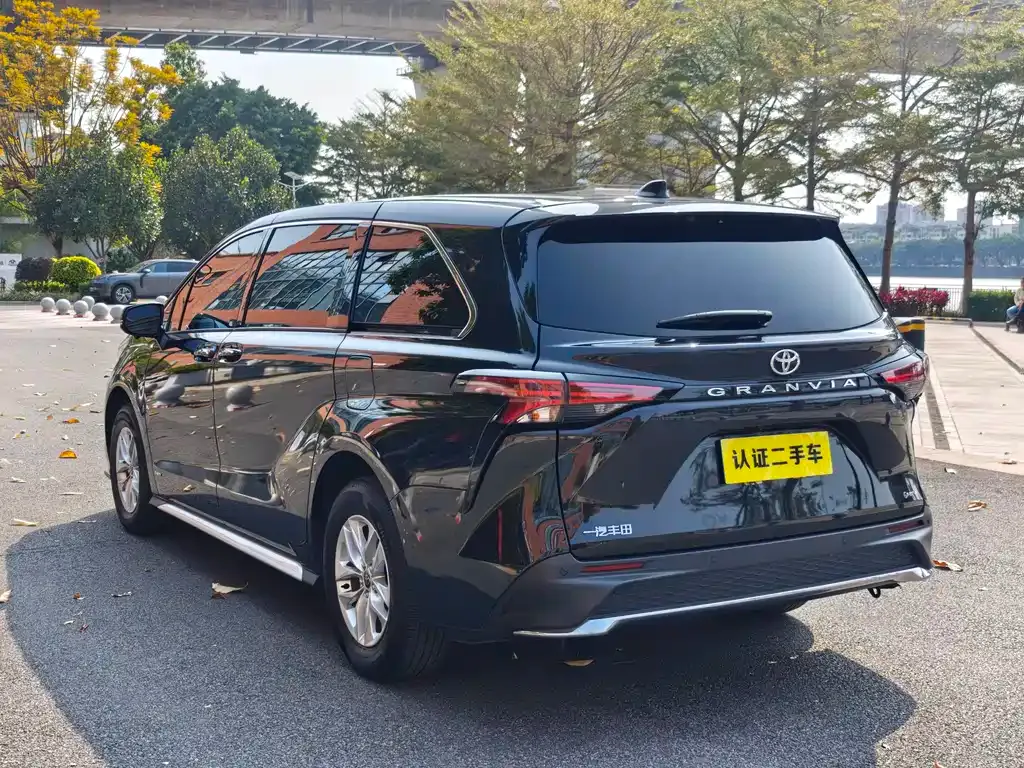Toyota Granvia 2025 из CN, фото 8