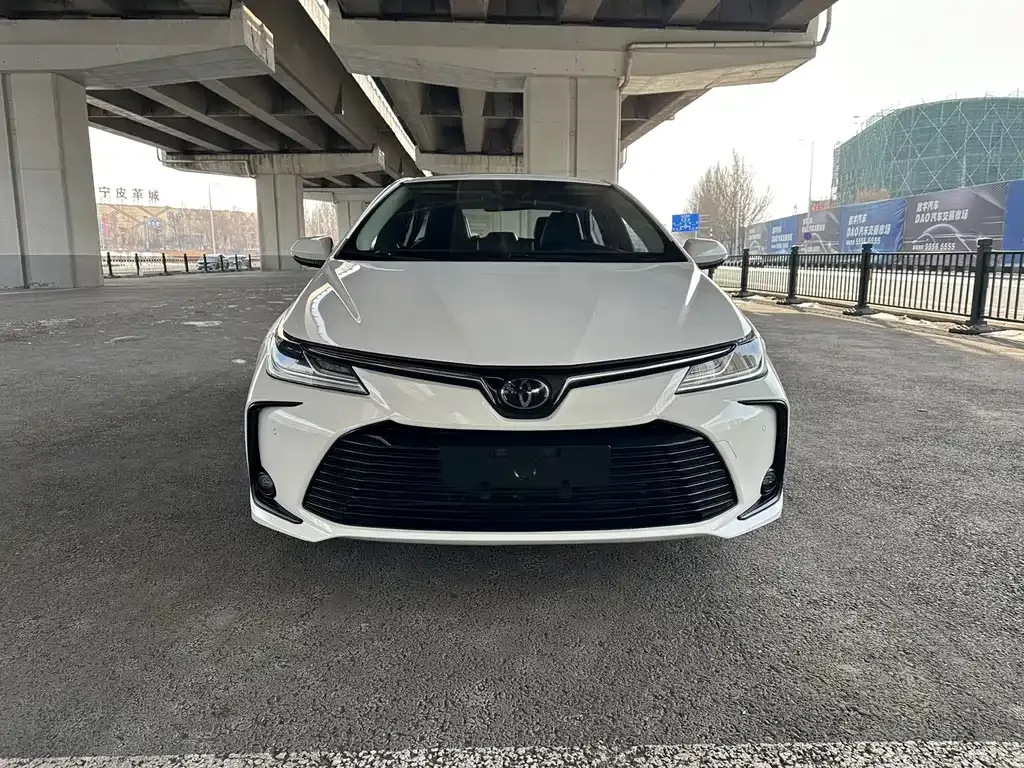 Toyota Corolla — фото 5