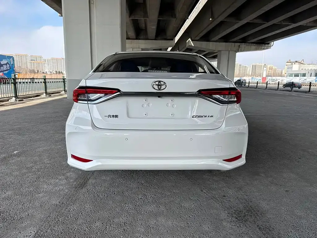 Toyota Corolla — фото 7