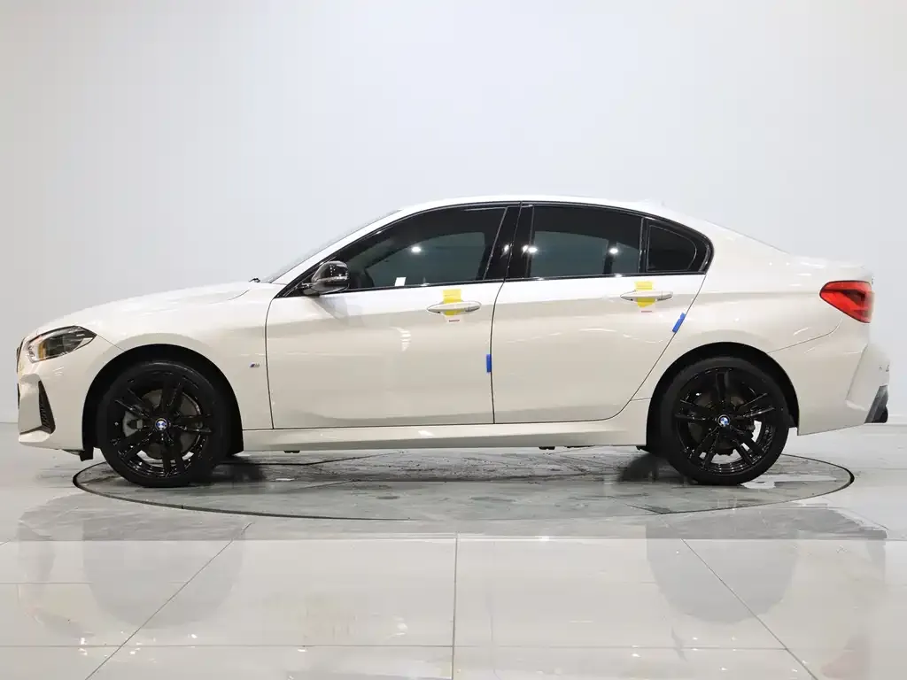 BMW 1 Series 2023 из CN, фото 5