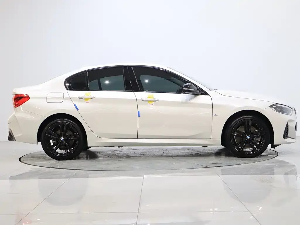 BMW 1 Series 2023 из CN, фото 6