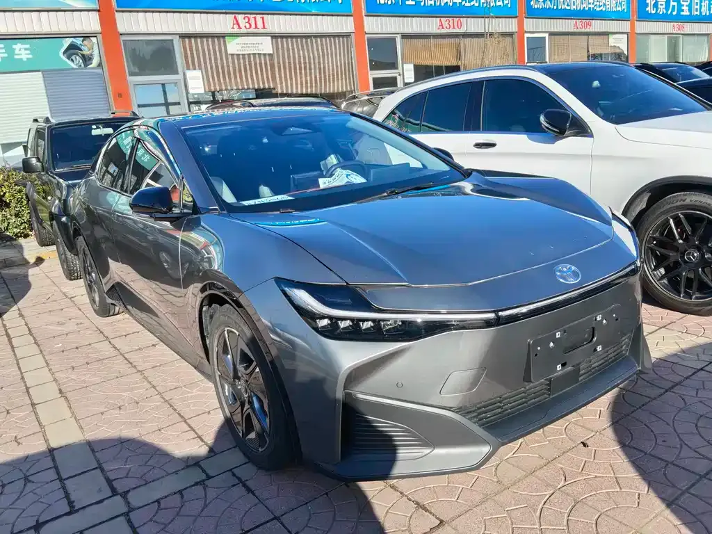 Toyota bZ3 2023 из CN, фото 9