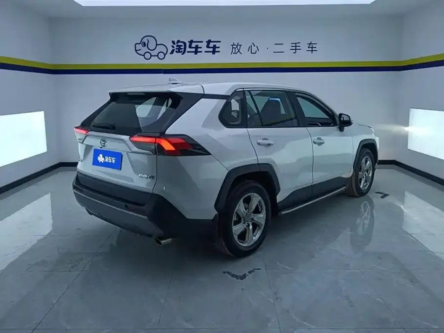 Toyota RAV4 — фото 4