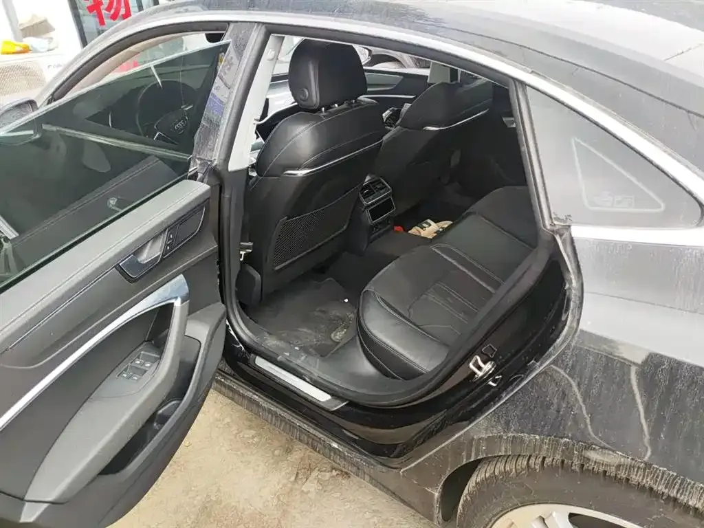 Audi A7L 2023 из CN, фото 2