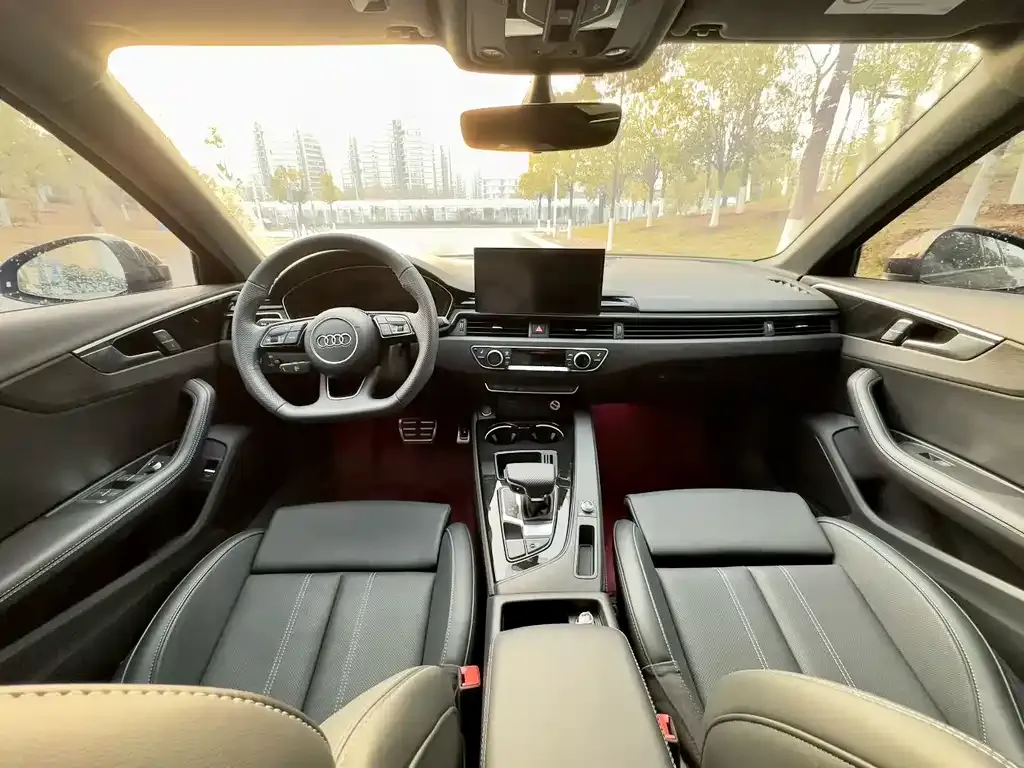 Audi A4L 2024 из CN, фото 6