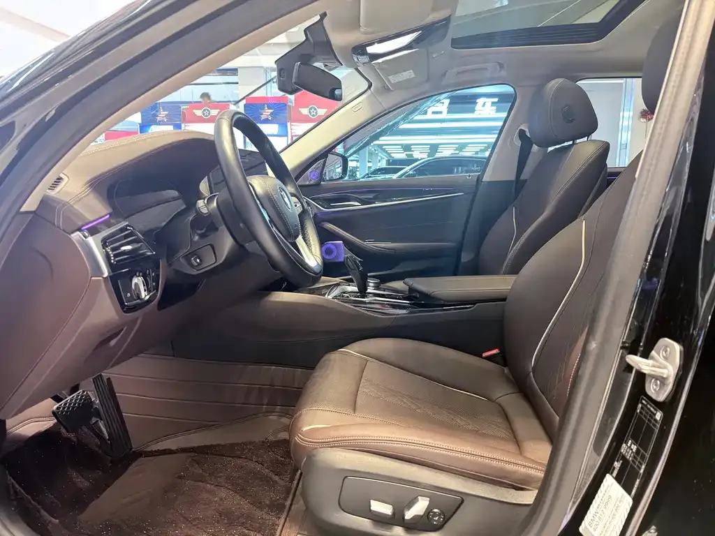 BMW 5 Series — фото 10