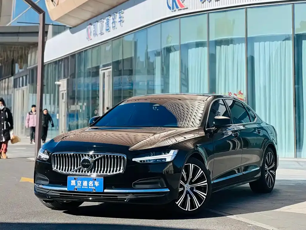 Volvo S90 — фото 1