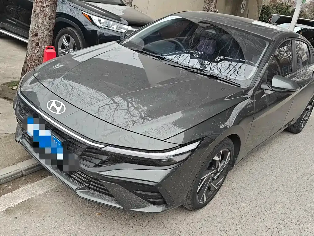 Hyundai Elantra — фото 1