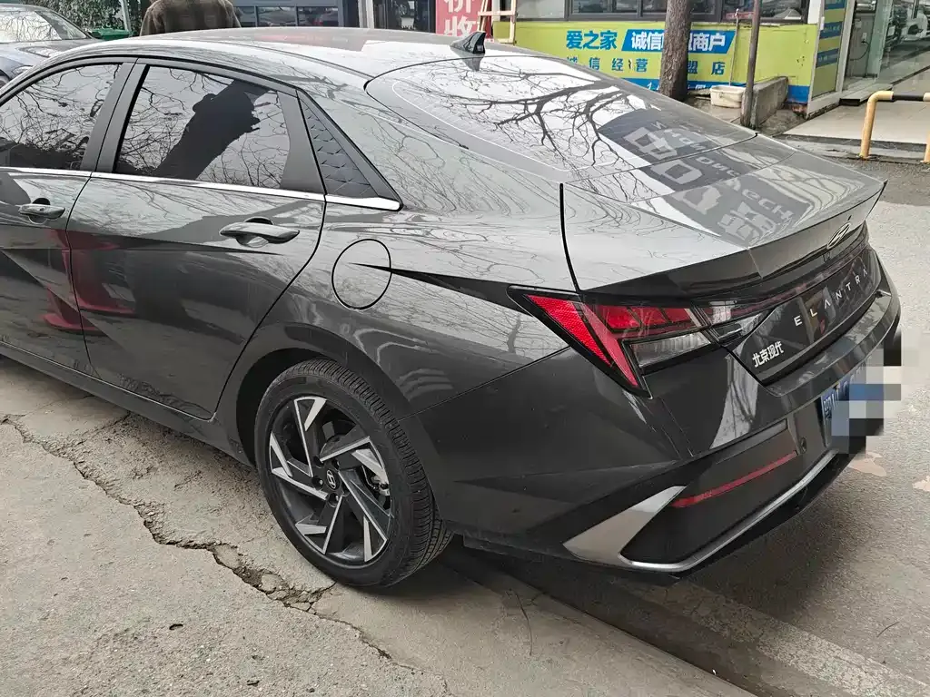 Hyundai Elantra — фото 4