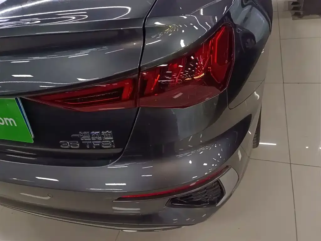 Audi A3 2023 из CN, фото 2