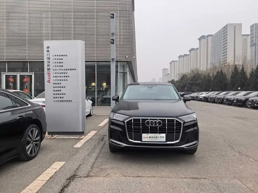 Audi Q7 2023 из CN, фото 9
