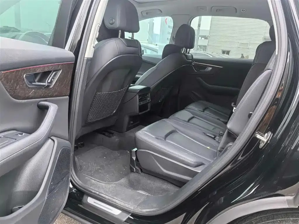 Audi Q7 2023 из CN, фото 7