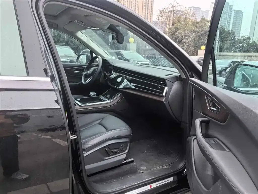 Audi Q7 2023 из CN, фото 3