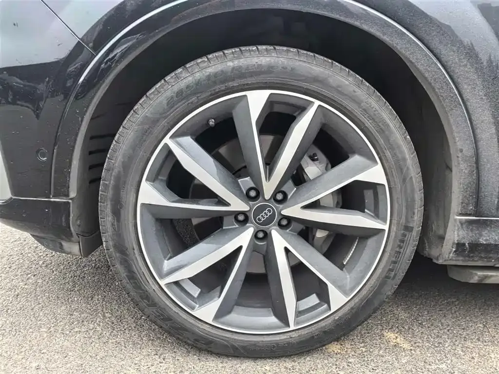 Audi Q7 2023 из CN, фото 5
