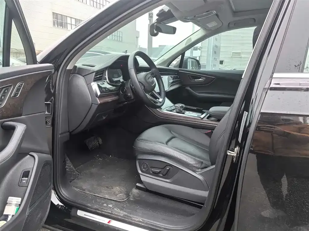 Audi Q7 2023 из CN, фото 6