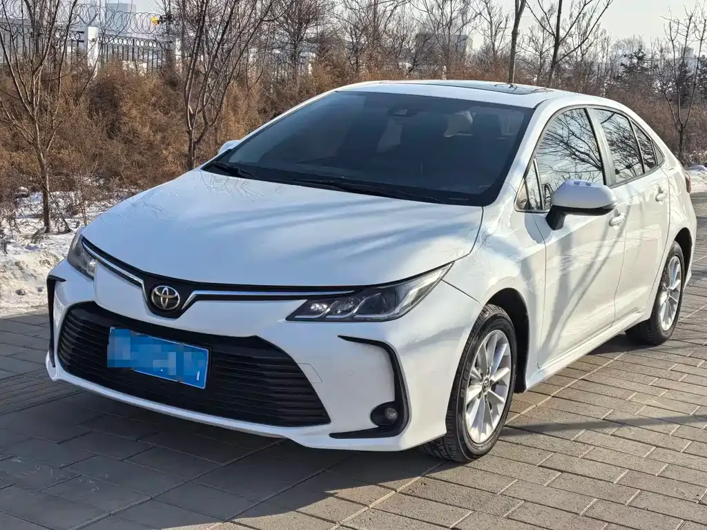 Toyota Corolla 2023 из CN, фото 1