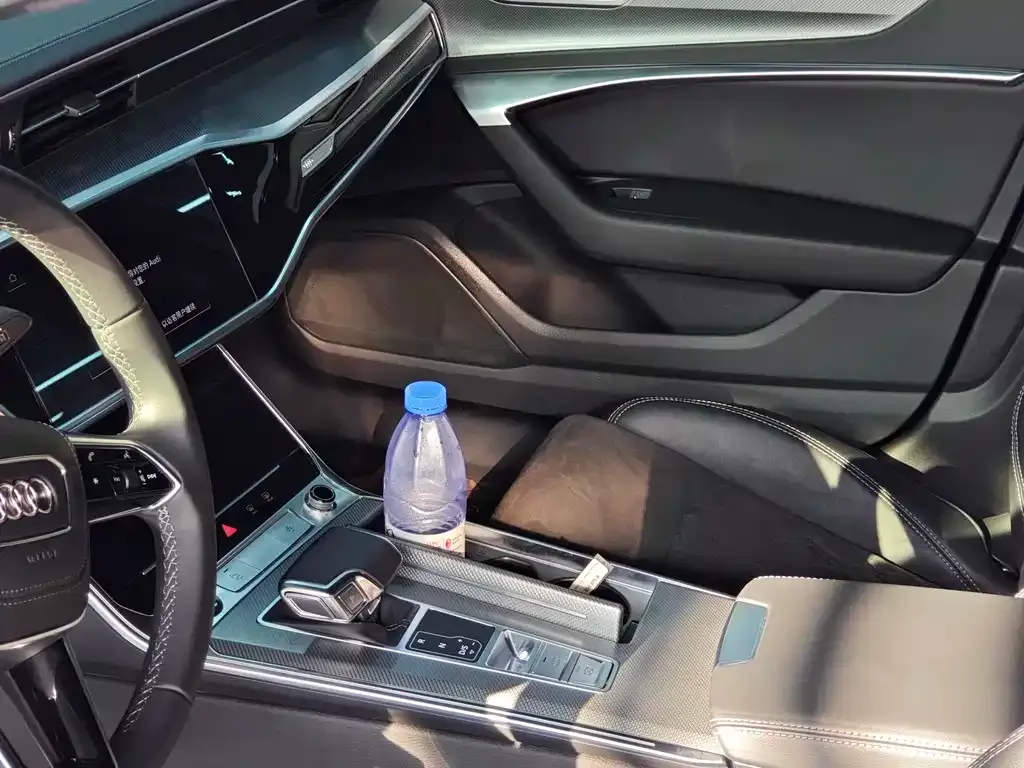 Audi A6L 2023 из CN, фото 3
