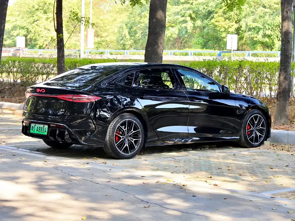 BYD Seal — фото 10