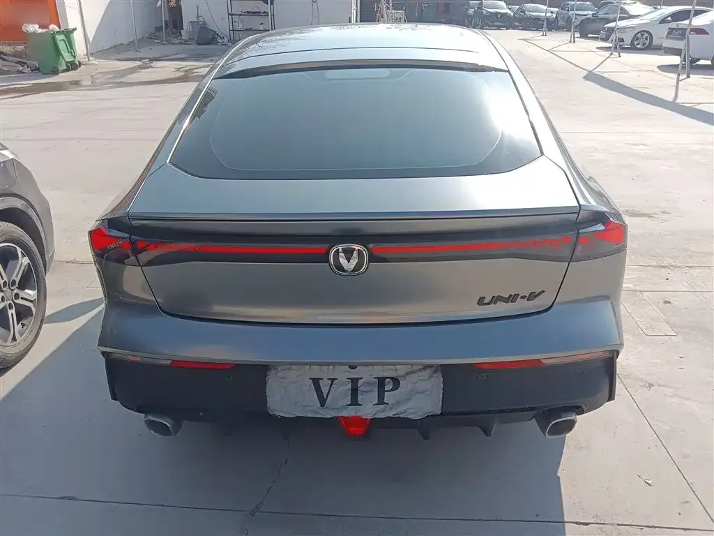 Changan UNI-V iDD — фото 3