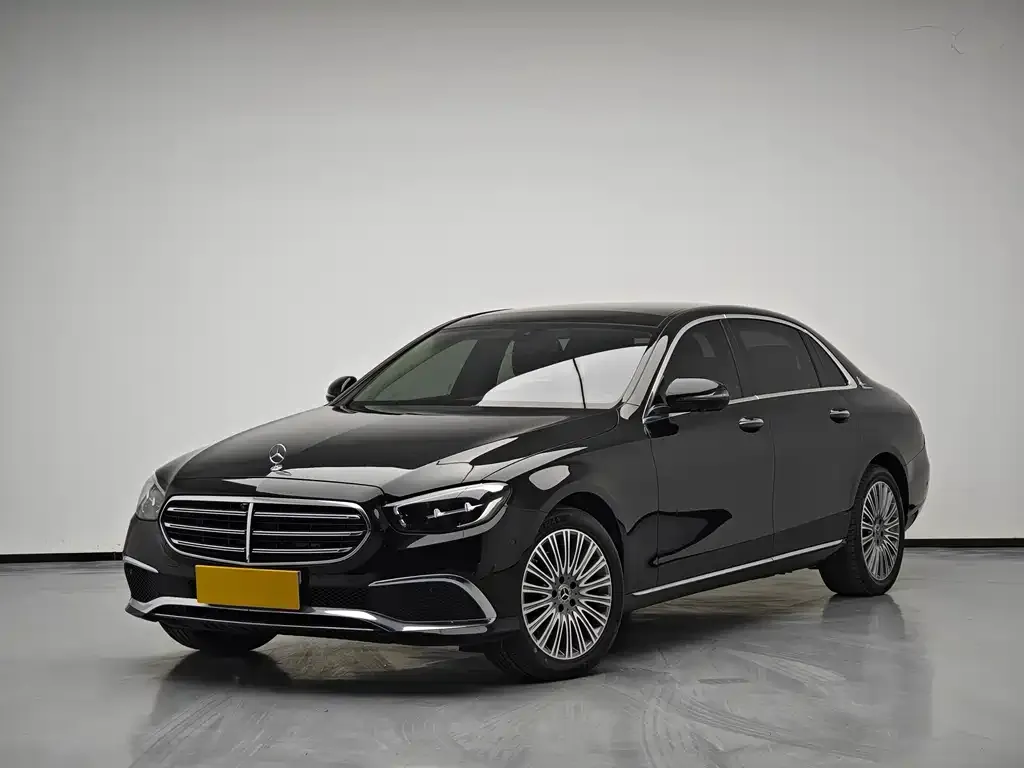 Mercedes-Benz E-Class — фото 1