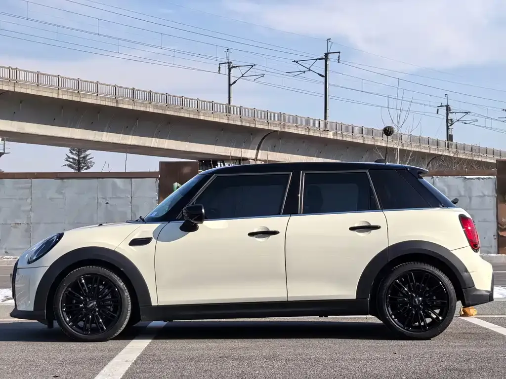 MINI Cooper (3-door) 2022 из CN, фото 2